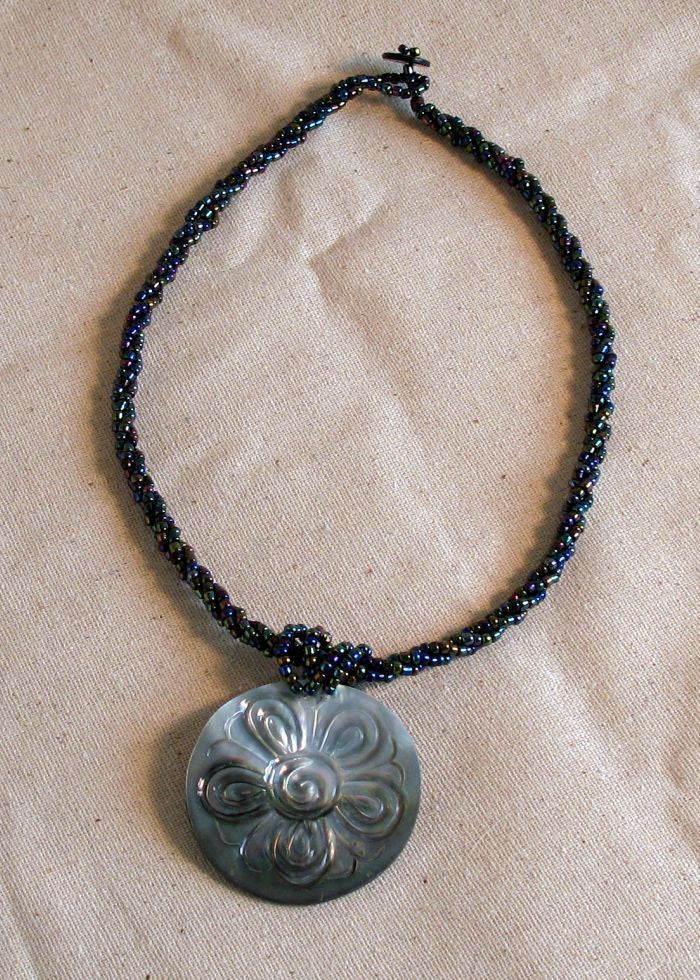 Flower Shell Necklace - Natural Artist