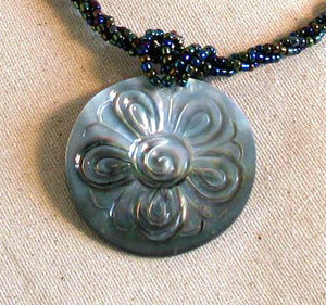 Flower Shell Necklace - Natural Artist